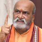 ಹುಬ್ಬಳ್ಳಿಯಲ್ಲಿ ಹಿಜಾಬ್ ಕಿಚ್ಚು: ಪ್ರಮೋದ ಮುತಾಲಿಕ್ ನೇತೃತ್ವದಲ್ಲಿ ಕೇಸರಿ ಪಡೆ ಗುಡುಗು!